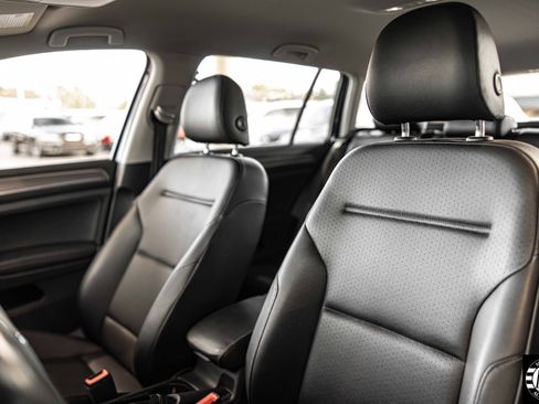 Used 2017 Volkswagen Golf Alltrack S image 18