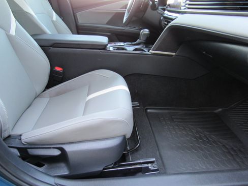 Used 2025 Toyota Camry SE FWD image 25
