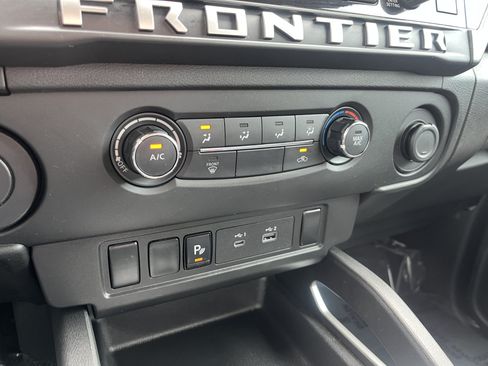 Used 2025 Nissan Frontier SV RWD image 28