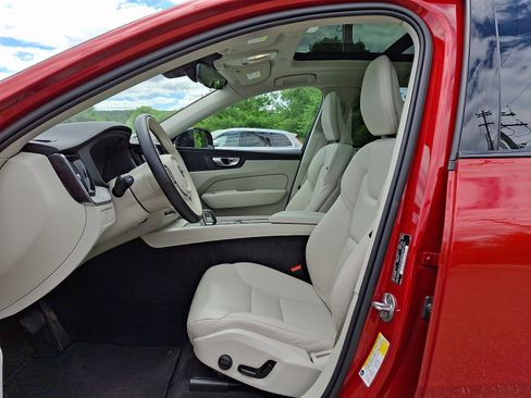 Certified 2024 Volvo XC60 B5 Plus AWD/4WD image 14