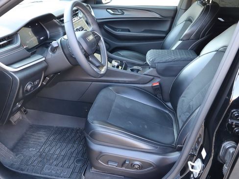 Used 2024 Jeep Grand Cherokee L Altitude AWD/4WD image 17
