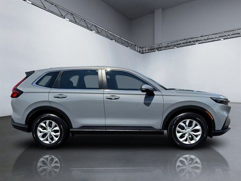 Used 2023 Honda CR-V LX image 3