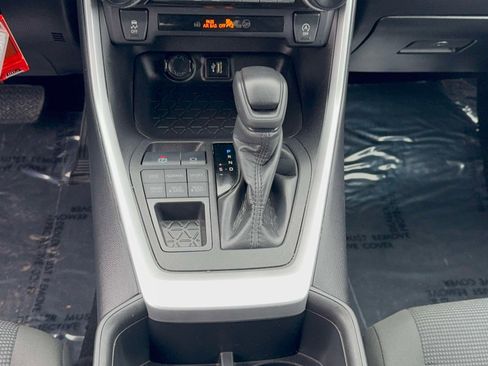 Used 2024 Toyota RAV4 LE image 21