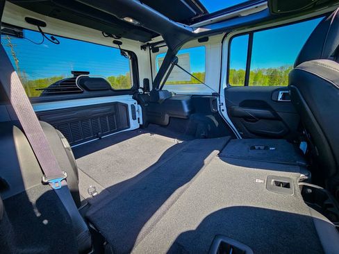 New 2026 Jeep Wrangler Unlimited Sahara AWD/4WD image 36