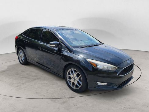 Used 2015 Ford Focus SE w/ Equipment Group 201A FWD image 3