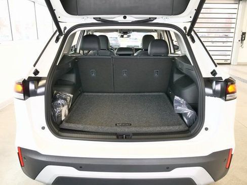 New 2026 Volkswagen Tiguan SE image 13