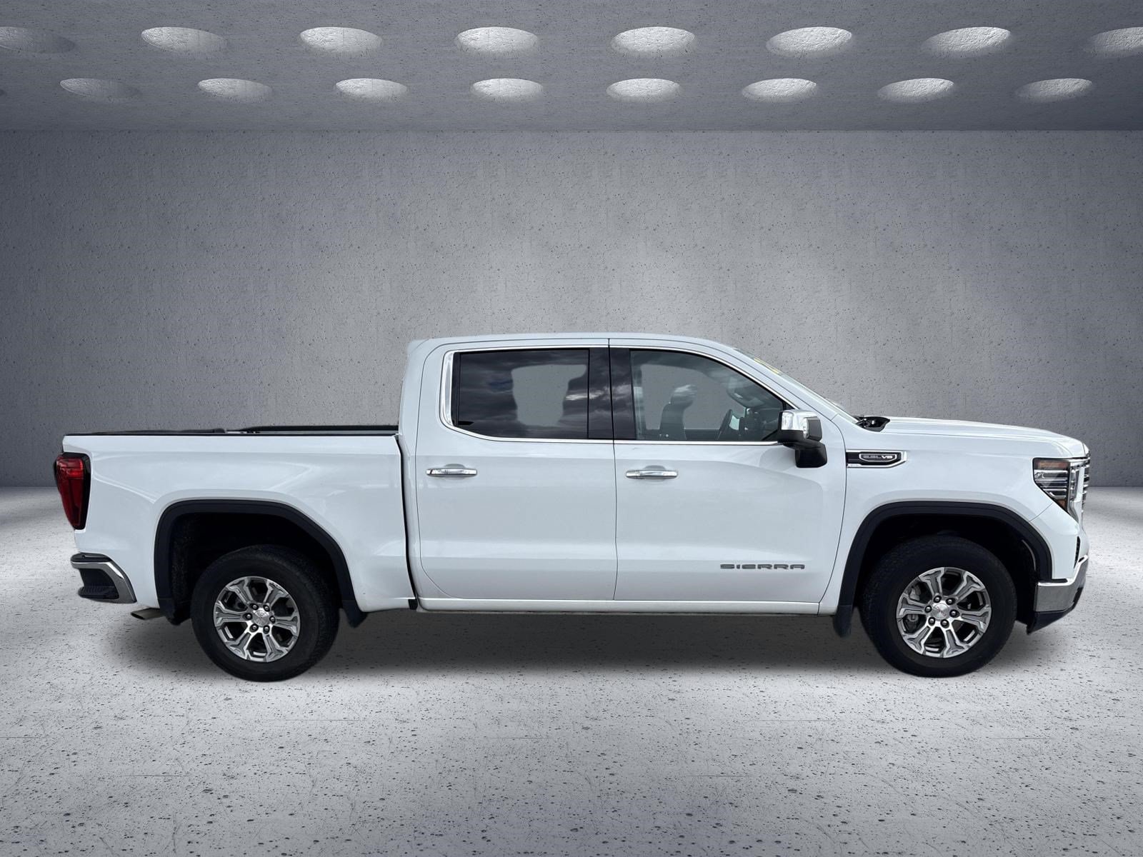 Used 2025 GMC Sierra 1500 SLT RWD image 4