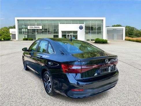 Certified 2026 Volkswagen Jetta SE FWD image 3