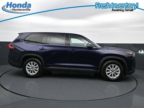 Used 2024 Toyota Grand Highlander AWD image 11