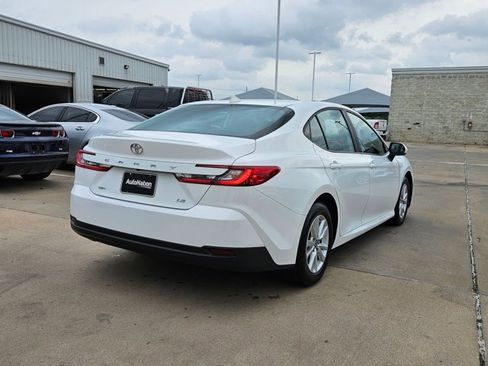 Used 2025 Toyota Camry LE image 5