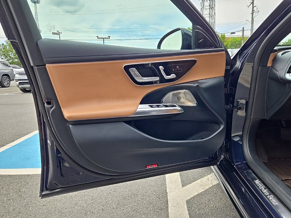 Used 2025 Mercedes-Benz E 350 4MATIC Sedan image 12