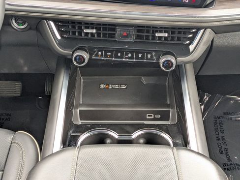 Used 2025 Chevrolet Tahoe Premier image 18