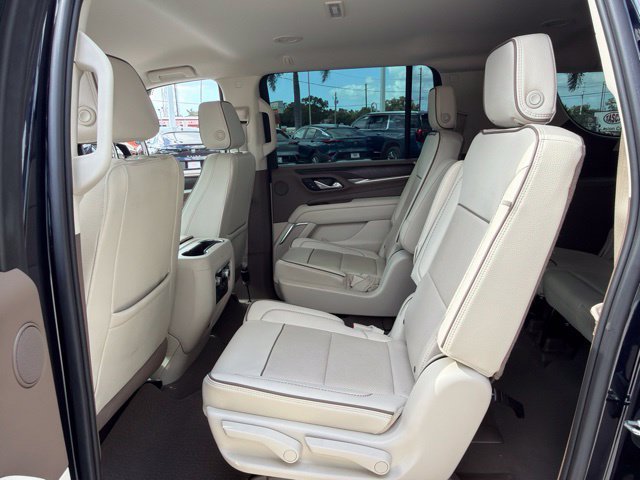 Used 2023 GMC Yukon XL Denali RWD image 16