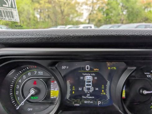 Used 2024 Jeep Wrangler Unlimited w/ Convenience Group AWD/4WD image 19