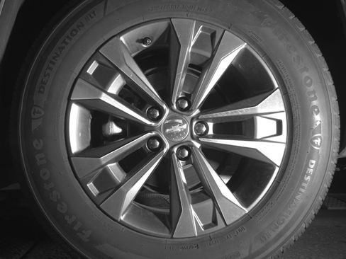 Used 2025 Chevrolet Equinox LT FWD image 14