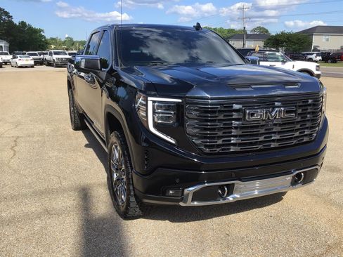 Used 2024 GMC Sierra 1500 Denali Ultimate AWD/4WD image 8