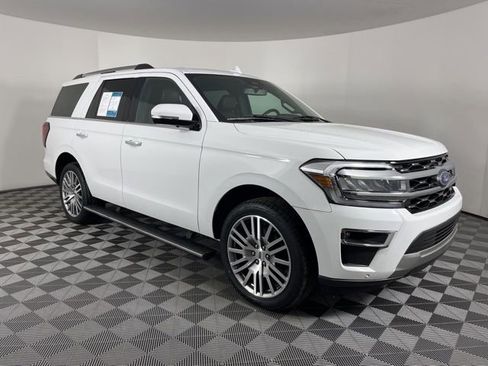 Used 2024 Ford Expedition Limited RWD image 3