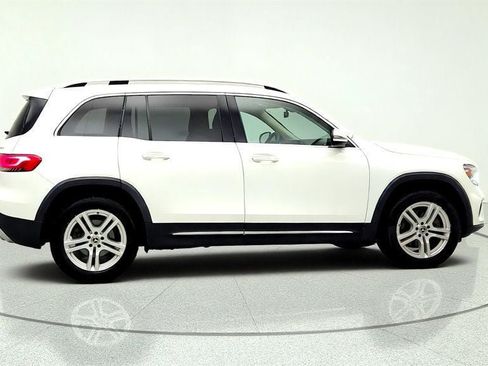 Used 2023 Mercedes-Benz GLB 250 4MATIC w/ Premium Package image 4
