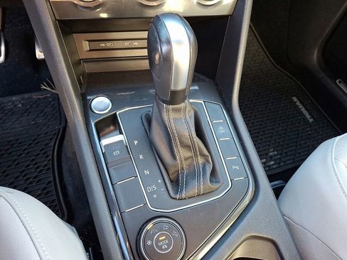 Used 2021 Volkswagen Tiguan SE R-Line image 21