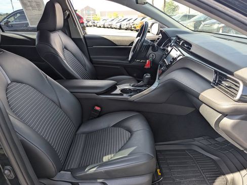 Used 2020 Toyota Camry SE FWD image 32