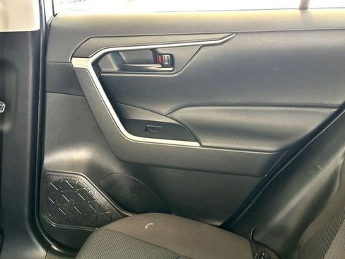 Used 2021 Toyota RAV4 LE FWD image 19