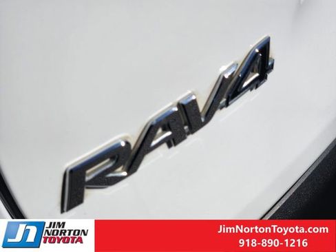 Used 2022 Toyota RAV4 XLE image 13