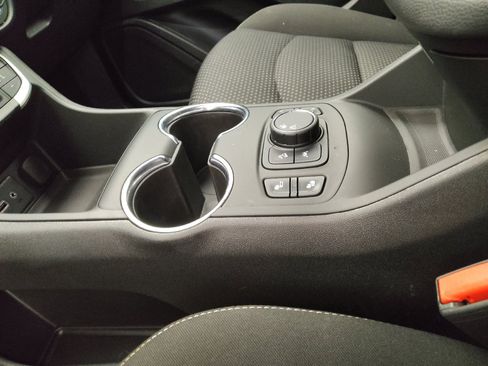 Used 2022 GMC Terrain SLE w/ Driver Convenience Package FWD image 26