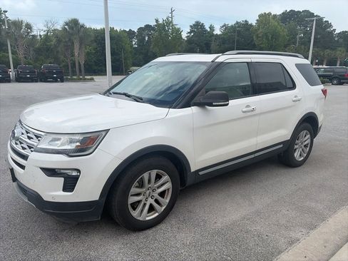 Used 2019 Ford Explorer XLT w/ Equipment Group 202A FWD image 1