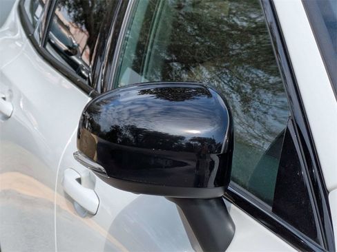 Used 2023 Volvo XC60 B5 Plus image 11