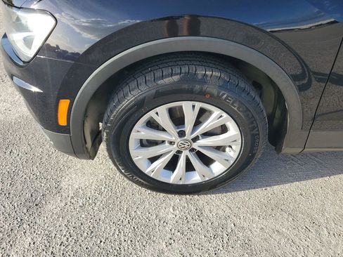 Used 2019 Volkswagen Tiguan SE image 17