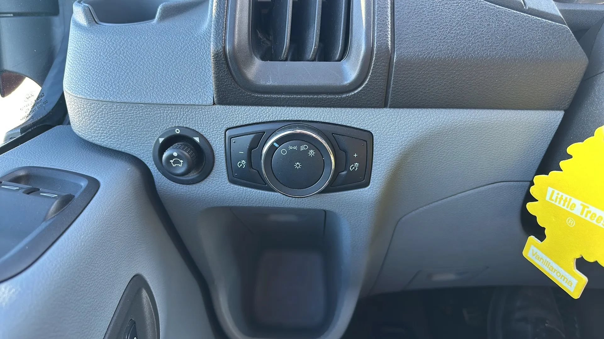 Used 2015 Ford Transit 350 XLT RWD image 25