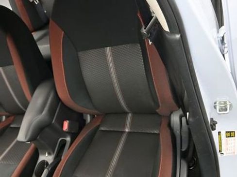 Used 2025 Nissan Versa SR w/ Electronics Package image 11