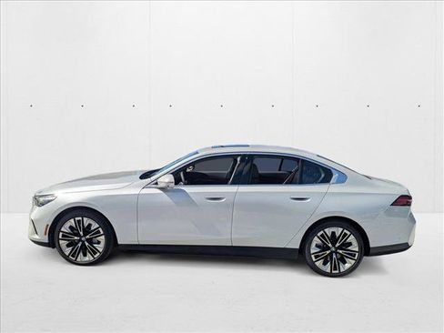 New 2026 BMW i5 eDrive40 image 5