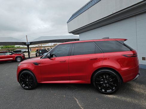 Used 2025 Land Rover Range Rover Sport Dynamic SE AWD/4WD image 2