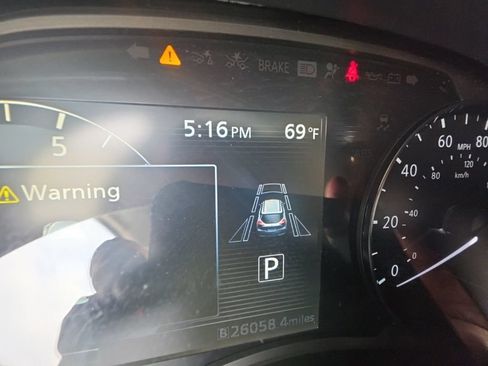 Used 2024 Nissan Kicks SV w/ Interior Electronics Package FWD image 15