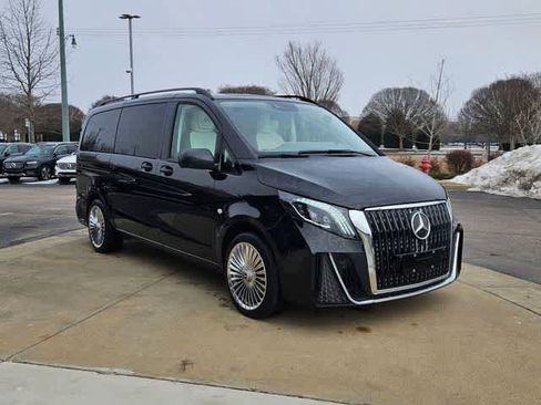 Used 2023 Mercedes-Benz Metris Passenger image 3