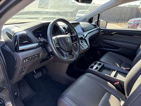 Used 2023 Honda Odyssey Touring image 2