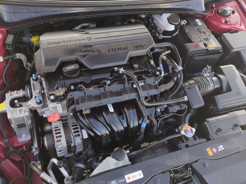 Used 2024 Hyundai Elantra SEL FWD image 30