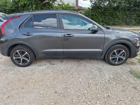 Used 2025 Kia Niro LX FWD image 5