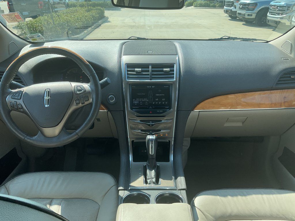 Used 2014 Lincoln MKX FWD w/ Equipment Group 102A image 21