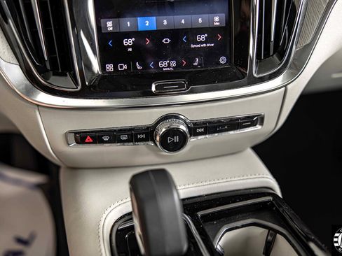 Used 2023 Volvo S60 T8 Plus image 27