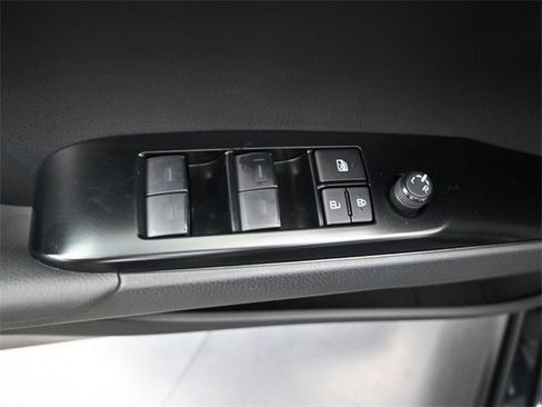 Used 2025 Toyota Camry SE w/ Convenience Package image 10