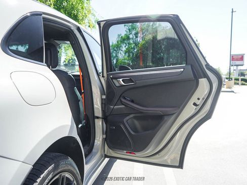 Used 2025 Porsche Macan GTS image 38