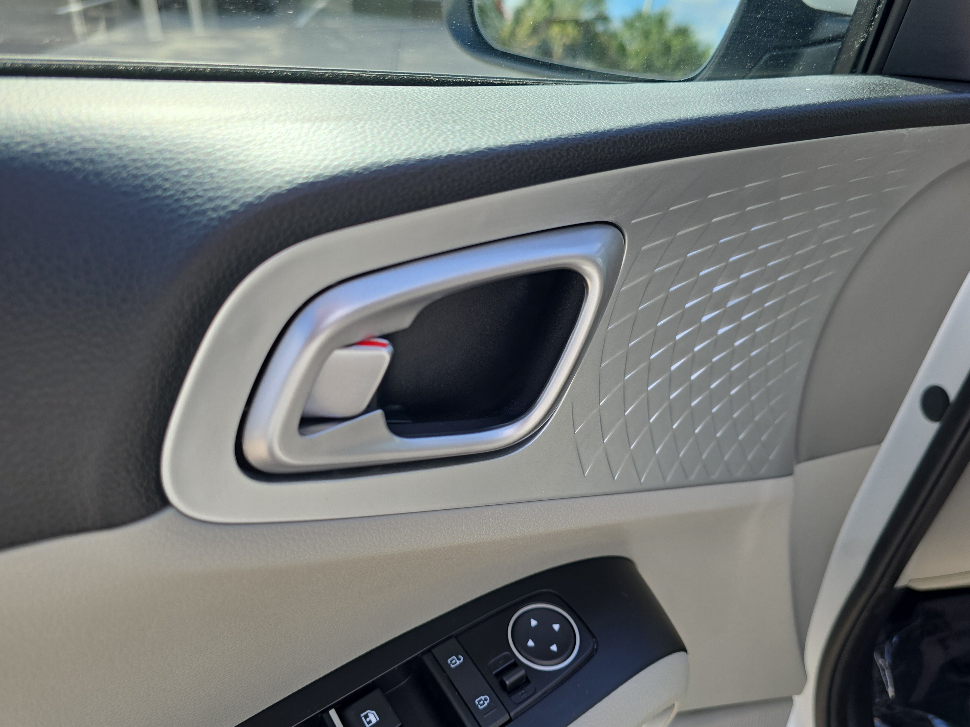 Certified 2025 Kia Soul LX w/ LX Technology Package FWD image 18
