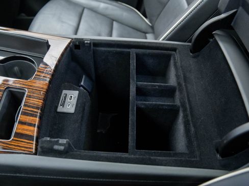 Used 2023 Cadillac Escalade ESV Premium Luxury image 30