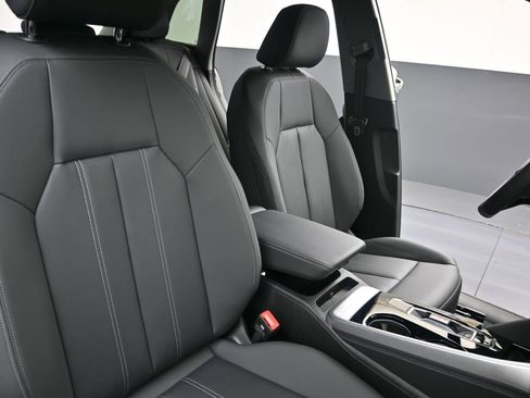 Used 2025 Audi Q5 Premium w/ Convenience Package image 13