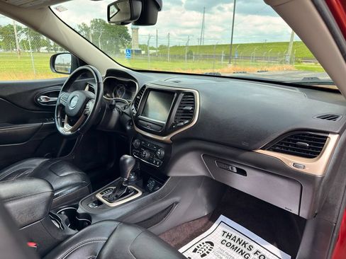 Used 2016 Jeep Cherokee Limited AWD/4WD image 32