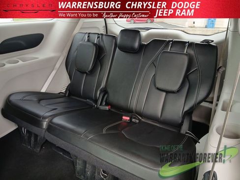 Used 2023 Chrysler Pacifica Touring-L FWD image 15