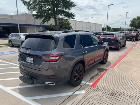 Used 2025 Honda Pilot Black Edition image 7