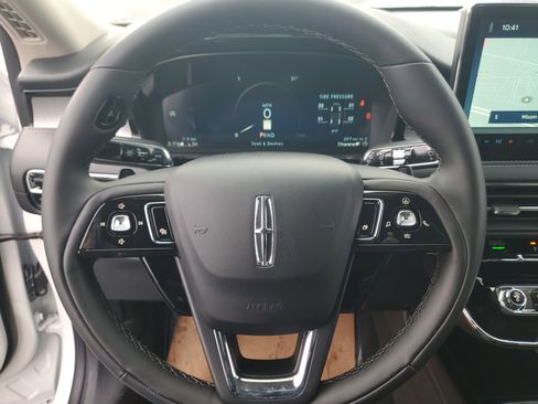 New 2026 Lincoln Corsair Premiere image 14